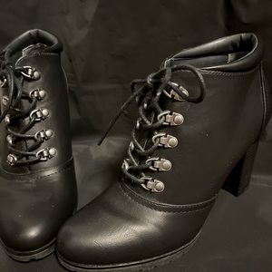 Black heeled boots